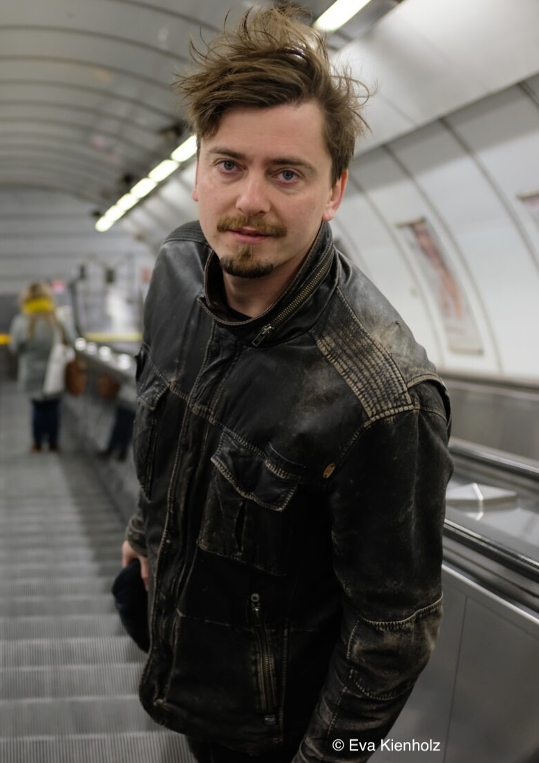 Nik Afanasjew wird mit dem Reporter:innen-Preis ausgezeichnet